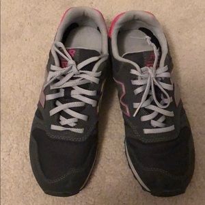 New Balance tennis shoes